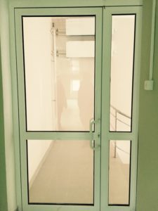 Противопожарная дверь EI 45 из алюминия / серия FRM7193